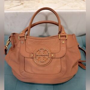 Tory Burch Classic Amanda Hobo Handbag in Tan Leather